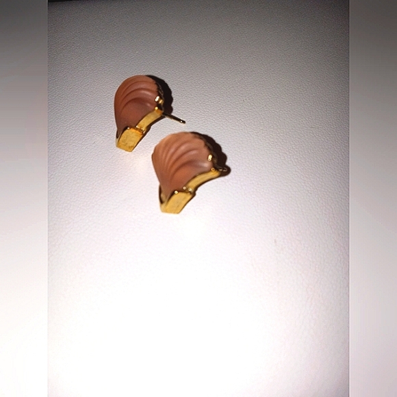 Whiting & Davis Earrings Frosted Peach Glass Shell Shape RARE FIND - Picture 5 of 9